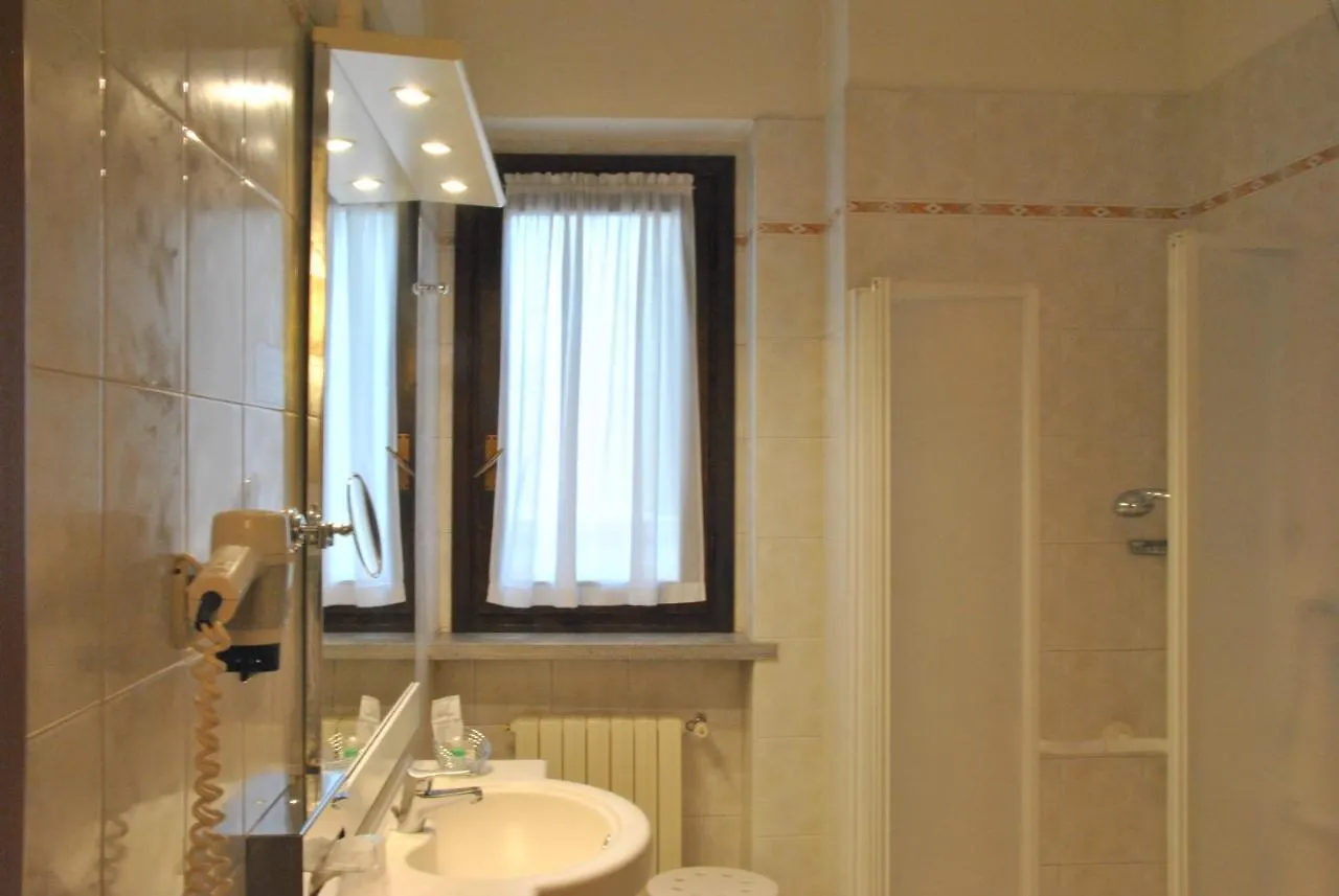 Hotel Pavone Angera