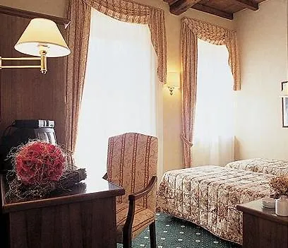Hotel Pavone Angera