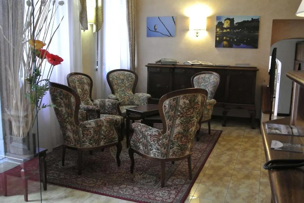 Hotel Pavone Angera