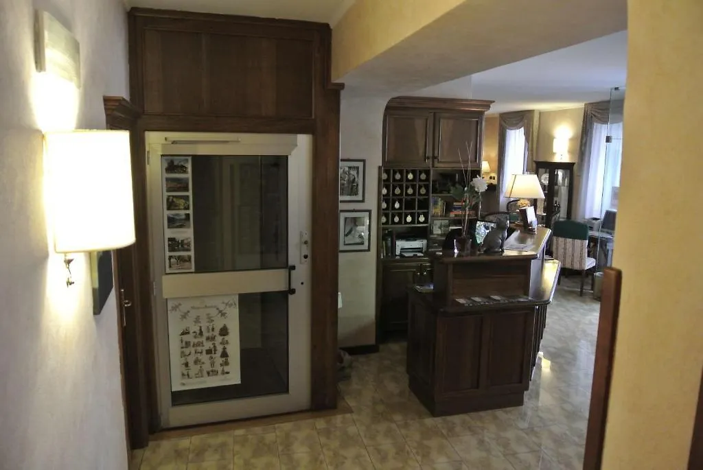 Hotel Pavone Angera