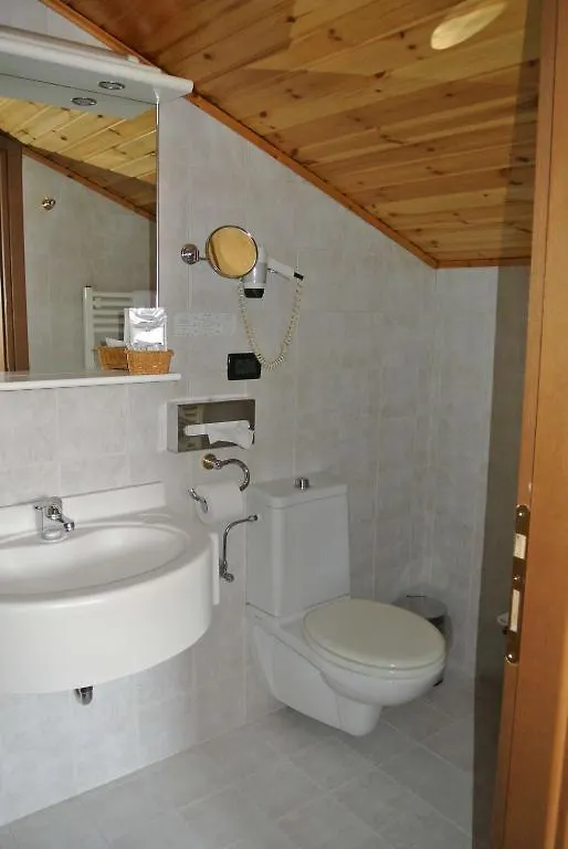 Hotel Pavone Angera Italia